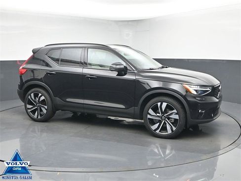 Used 2024 Volvo XC40 B5 Plus w/ Climate Package image 1