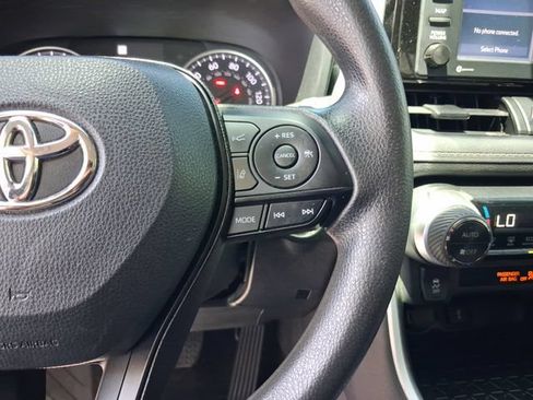 Used 2022 Toyota RAV4 XLE AWD/4WD image 18