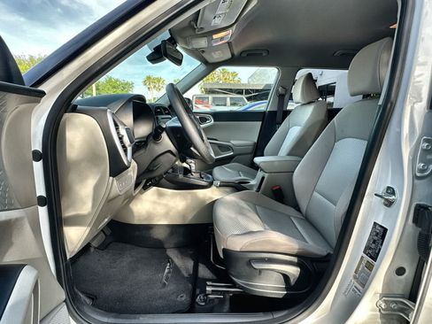 Used 2024 Kia Soul LX w/ Option Group 015 FWD image 2