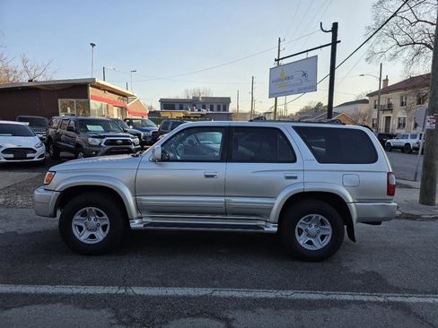 Used 2000 Toyota 4Runner Limited image 2
