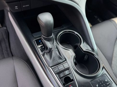 Used 2019 Toyota Camry LE FWD image 18