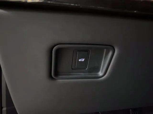 Used 2025 Land Rover Range Rover Sport SE AWD/4WD image 87