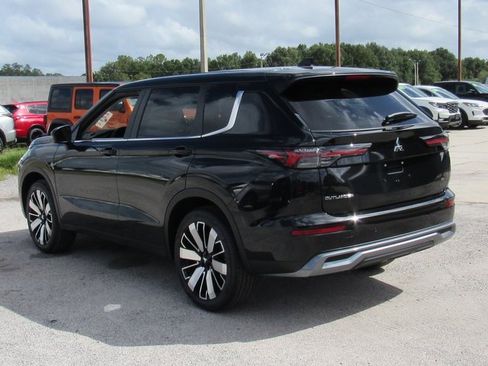 New 2025 Mitsubishi Outlander SE image 5