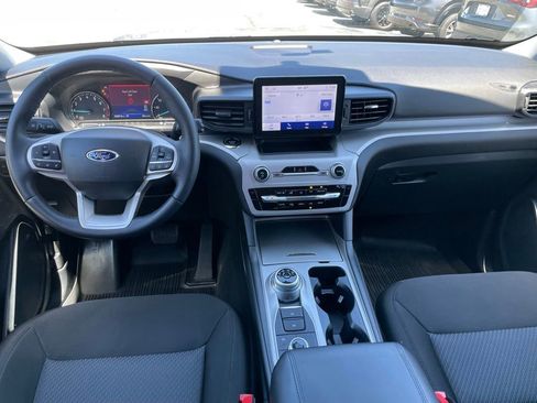 Used 2024 Ford Explorer XLT AWD/4WD image 10