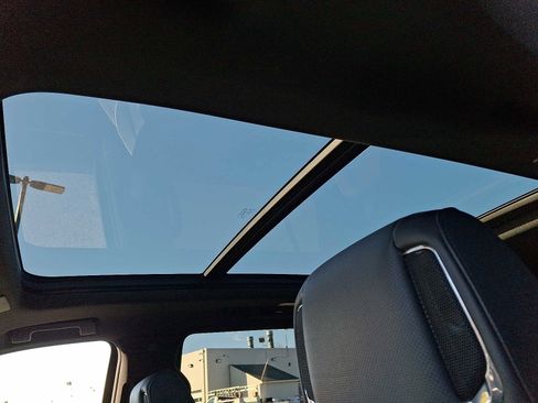 Used 2023 Cadillac Escalade Premium Luxury image 16