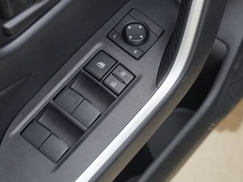Used 2025 Toyota RAV4 LE AWD/4WD image 18