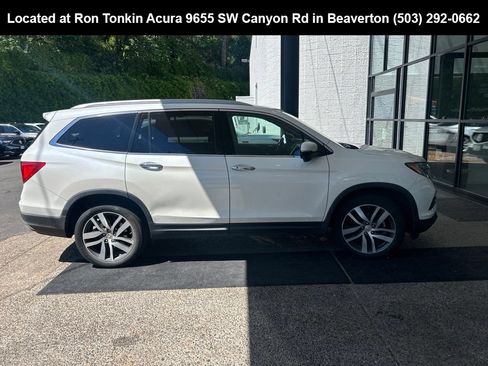 Used 2018 Honda Pilot Touring image 3