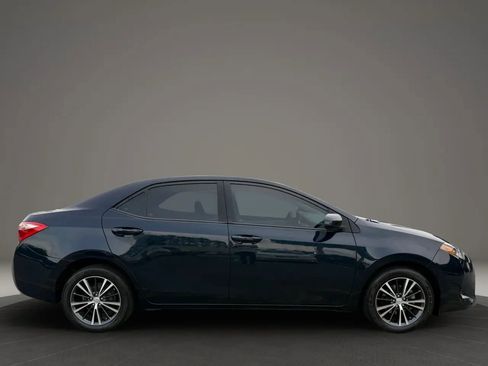 Used 2019 Toyota Corolla LE w/ LE Premium Package w/Moonroof FWD image 6