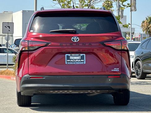 Used 2022 Toyota Sienna XLE FWD image 5