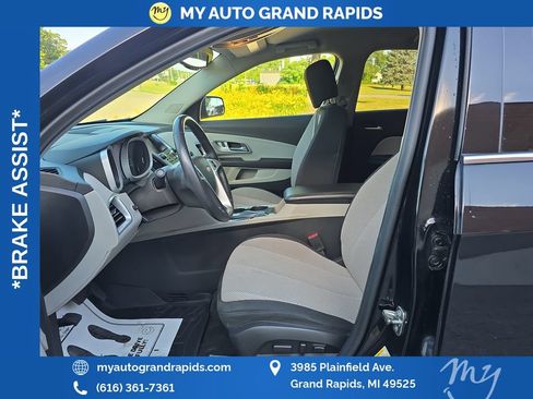 Used 2017 Chevrolet Equinox LT w/ Convenience Package AWD/4WD image 9