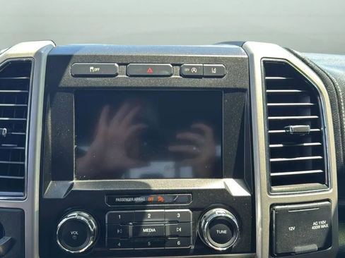Used 2020 Ford F150 Lariat RWD image 21