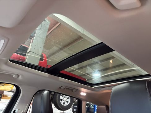Used 2019 Ford Escape SEL FWD image 2