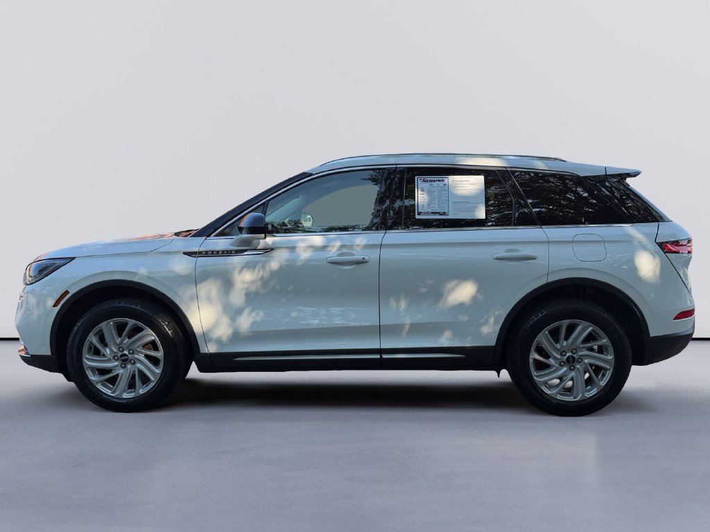 Used 2020 Lincoln Corsair FWD w/ Rear Removable Package Tray image 6