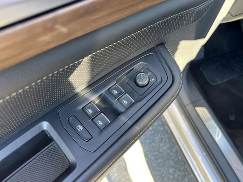 Used 2025 Volkswagen Atlas SE image 20