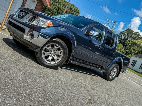 Used 2019 Nissan Frontier SL AWD/4WD image 4