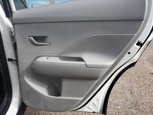 Used 2025 Hyundai Kona SEL FWD image 23