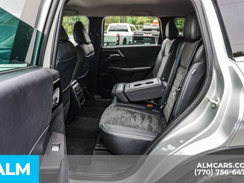 Used 2023 Mitsubishi Outlander SE image 23