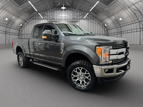 Used 2017 Ford F350 Lariat AWD/4WD image 8