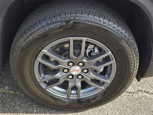 Used 2025 GMC Acadia Elevation image 9