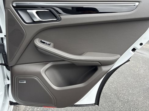 Certified 2025 Porsche Macan image 29