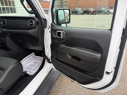Certified 2019 Jeep Wrangler Unlimited Sahara AWD/4WD image 17