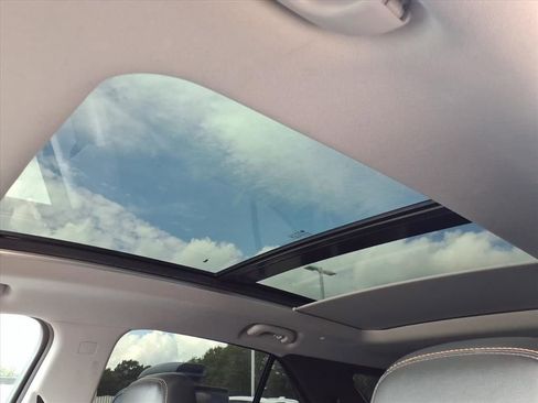 Used 2023 Chevrolet Equinox Premier FWD image 10
