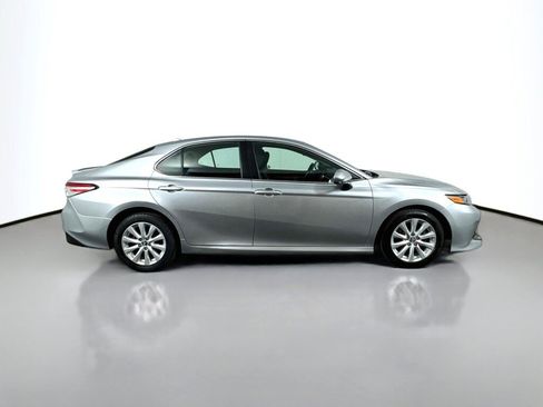 Used 2019 Toyota Camry LE FWD image 6