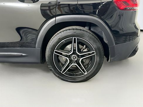 Used 2020 Mercedes-Benz GLB 250 GLB 250 image 11