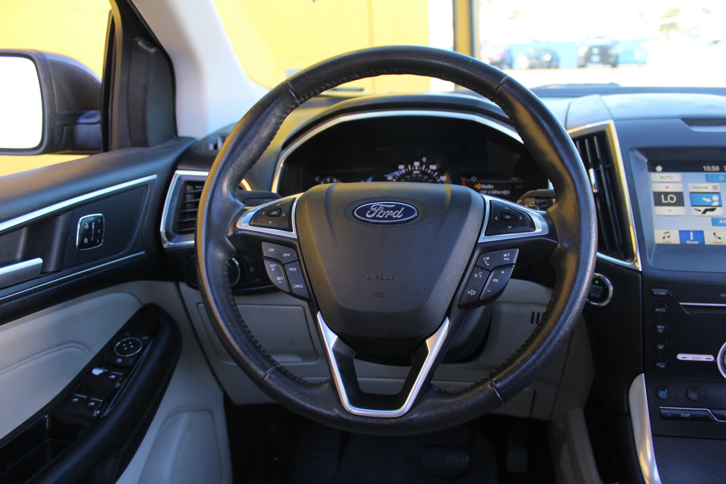 Used 2018 Ford Edge Titanium FWD image 13