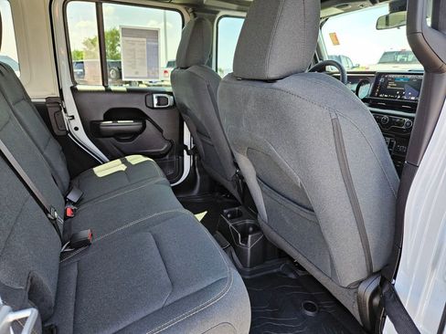Used 2025 Jeep Wrangler Unlimited Sport AWD/4WD image 32