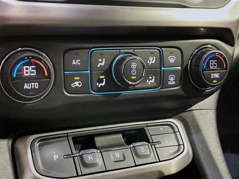 Used 2020 GMC Acadia Denali w/ Denali Ultimate Package image 16