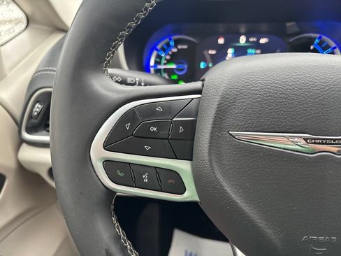 Used 2023 Chrysler Pacifica Touring-L FWD image 57