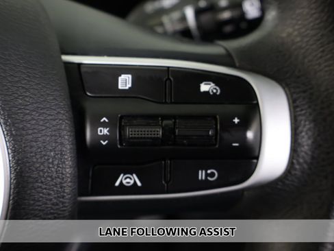 Used 2023 Kia Sportage LX image 3