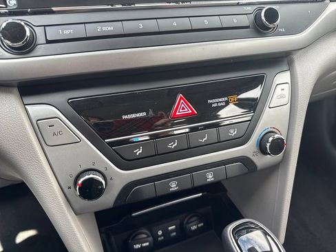 Used 2017 Hyundai Elantra SE FWD image 32