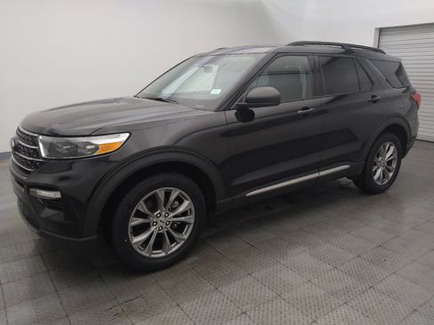 Used 2022 Ford Explorer XLT w/ Equipment Group 202A AWD/4WD image 2