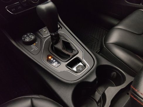 Used 2019 Jeep Cherokee Trailhawk w/ Cold Weather Group image 26