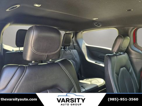 Used 2025 Chrysler Pacifica Select image 17