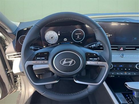 New 2025 Hyundai Elantra Limited image 18