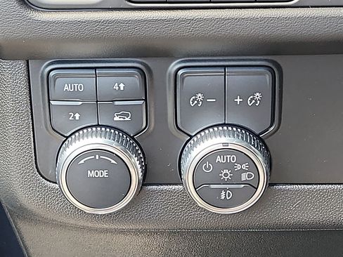 Used 2024 GMC Yukon SLT AWD/4WD image 26