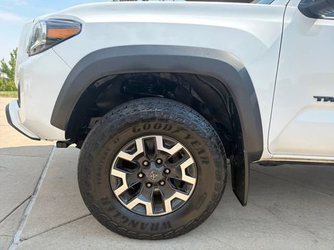 Used 2023 Toyota Tacoma TRD Off-Road w/ Advanced Technology Package AWD/4WD image 25