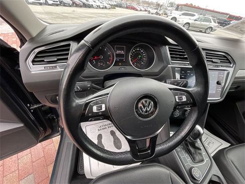 Used 2019 Volkswagen Tiguan SE image 12