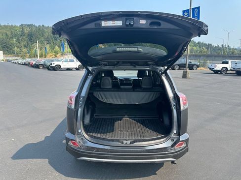 Used 2018 Toyota RAV4 SE AWD/4WD image 11