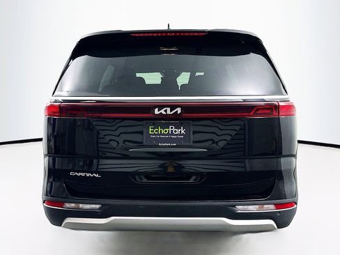 Used 2024 Kia Carnival LX image 7