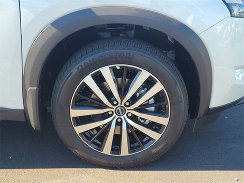 New 2025 Nissan Pathfinder Platinum image 21