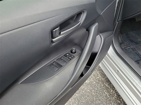 Used 2025 Toyota Corolla LE image 9