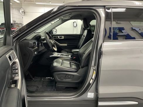 Used 2021 Ford Explorer XLT w/ Equipment Group 202A AWD/4WD image 7