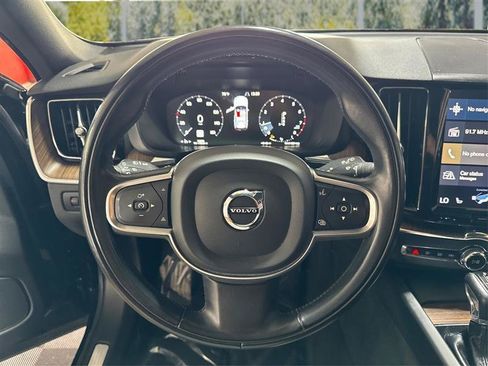 Used 2021 Volvo XC60 T5 Momentum AWD/4WD image 18
