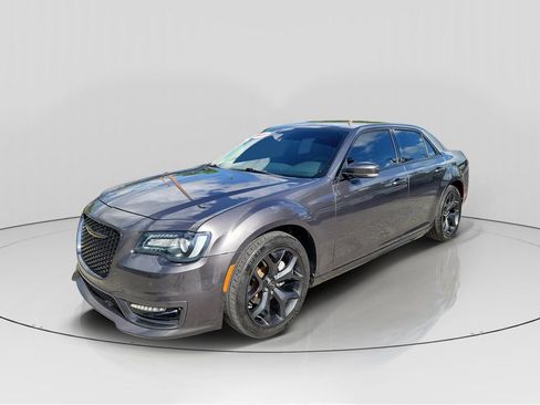 Used 2022 Chrysler 300 Touring L RWD image 3