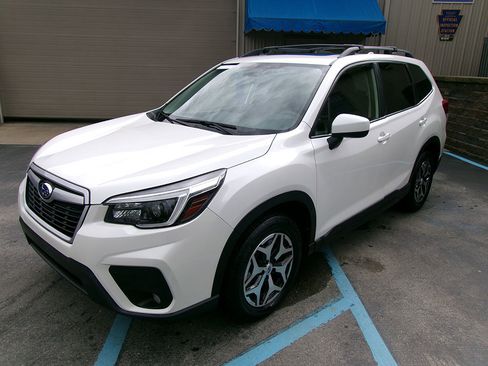 Used 2021 Subaru Forester Premium image 1