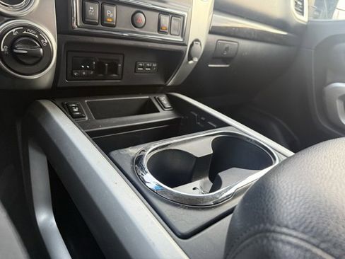 Used 2019 Nissan Titan SV w/ SV Convenience Package image 26